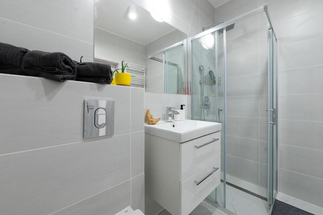 Luxury In City -3- Studio Bright & Secure Free Parking Лодзь Экстерьер фото
