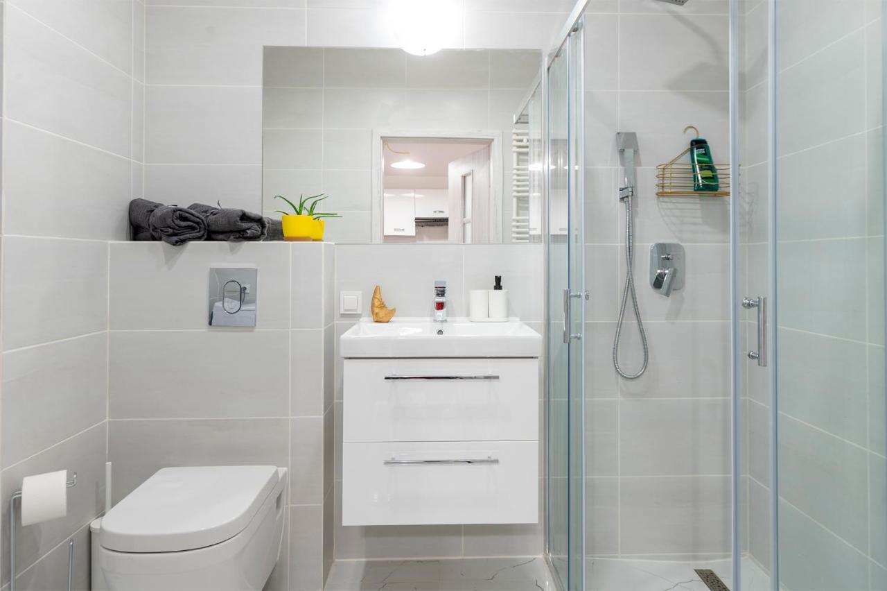 Luxury In City -3- Studio Bright & Secure Free Parking Лодзь Экстерьер фото